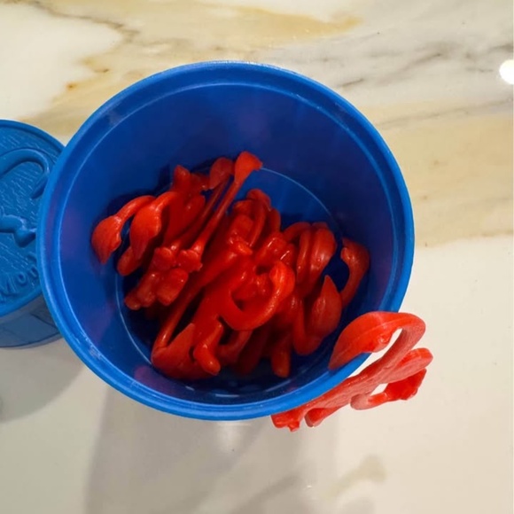 GAMES-Vintage Collectable 1989 Blue Barrel of Monkeys w/ 15 Monkeys - Picture 4 of 5